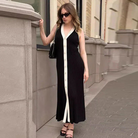 Lila | Chic Sleeveless V-Neck Dress