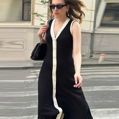 Lila | Chic Sleeveless V-Neck Dress