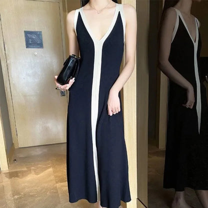 Lila | Chic Sleeveless V-Neck Dress