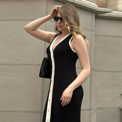 Lila | Chic Sleeveless V-Neck Dress