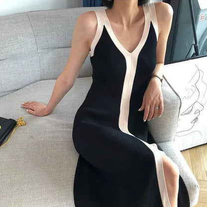 Lila | Chic Sleeveless V-Neck Dress
