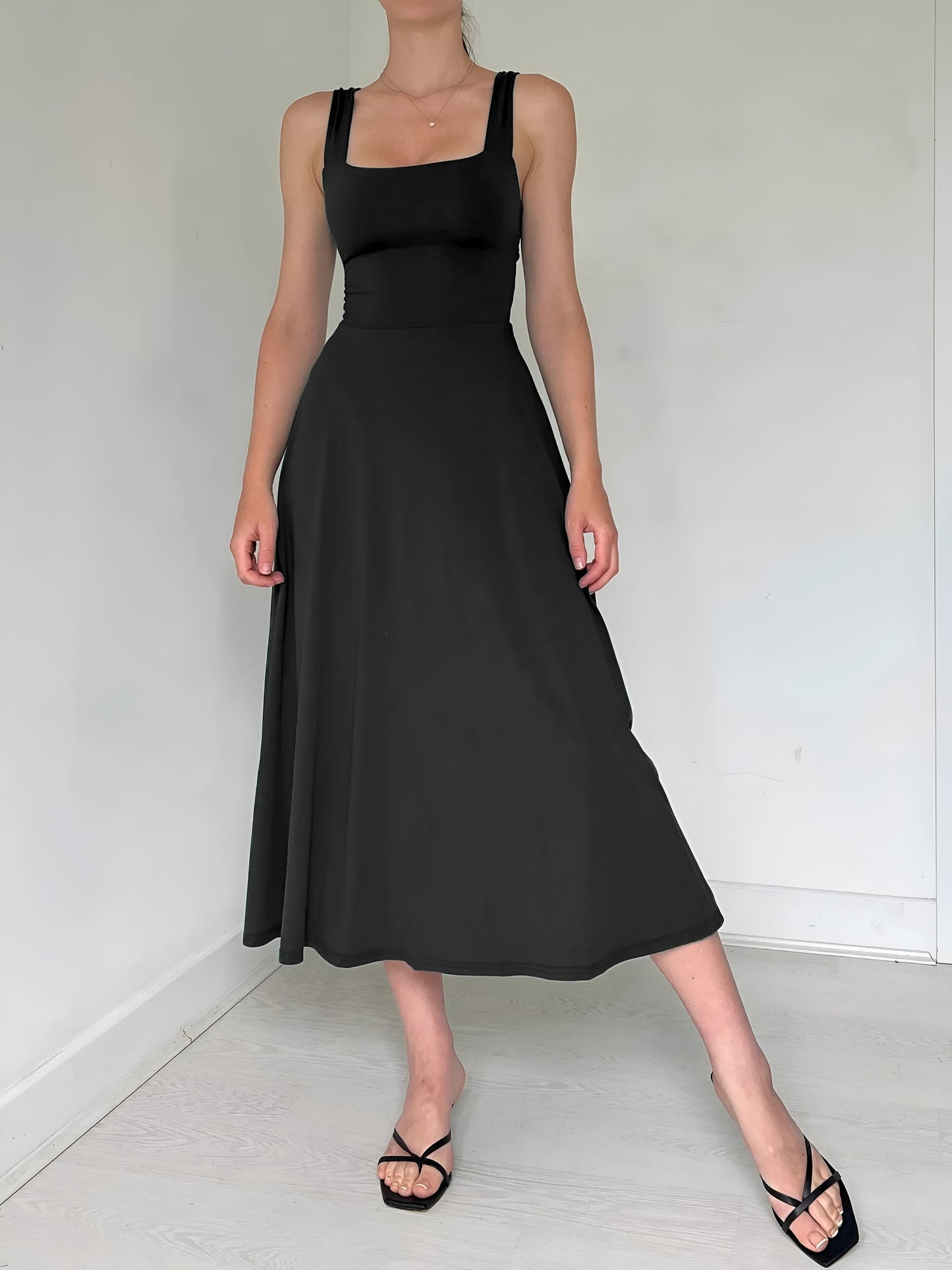 Tamsin | Chic Midi Dress